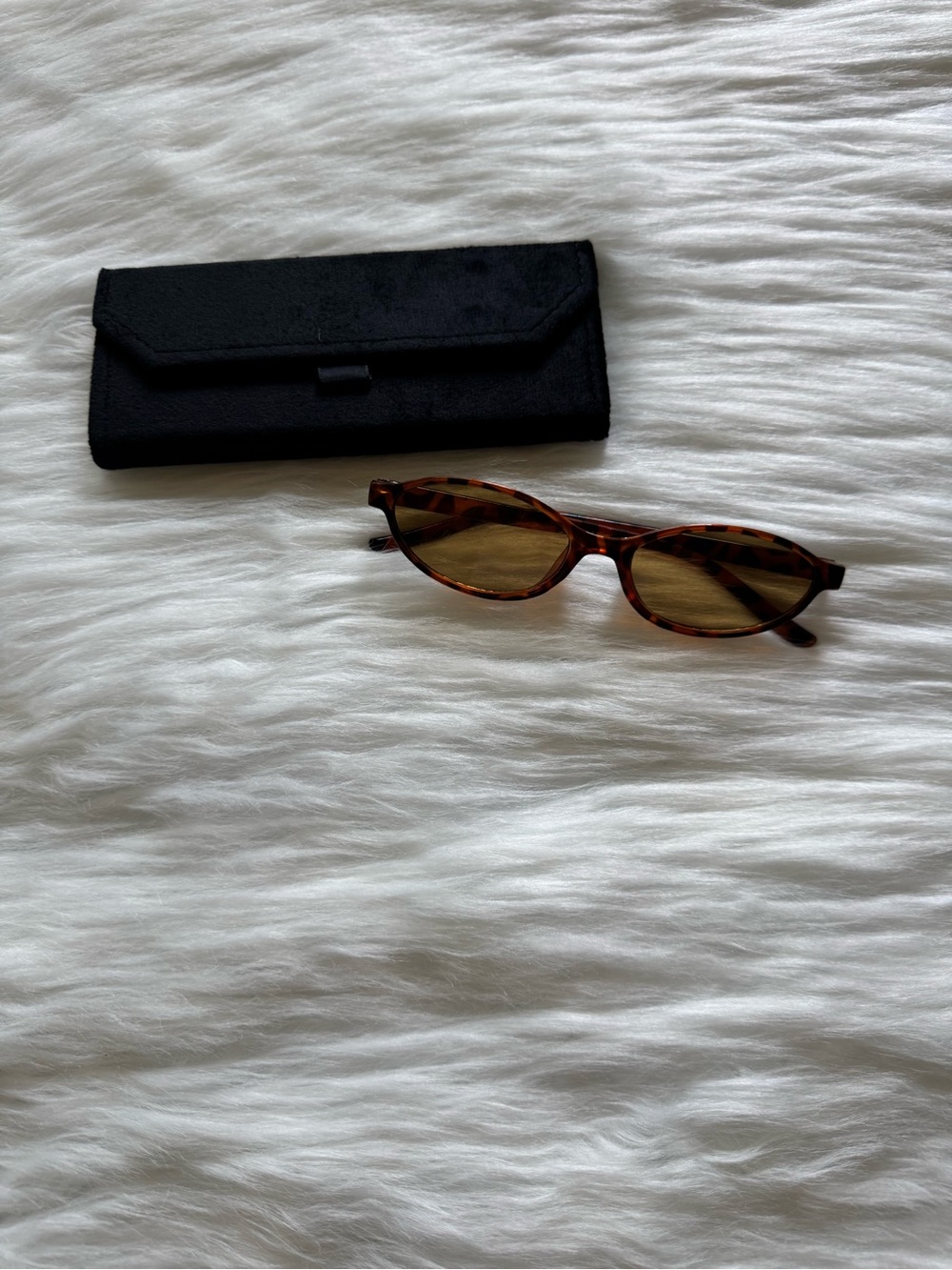 A tortoiseshells sunglasses.